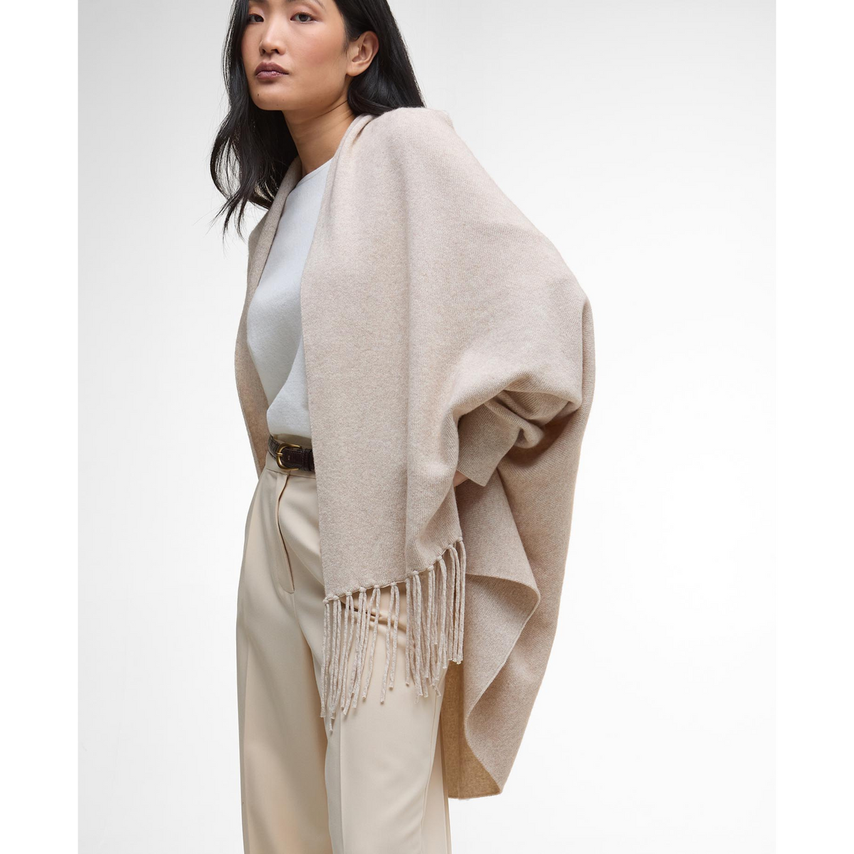 Viitassa on koristeelliset hapsut.