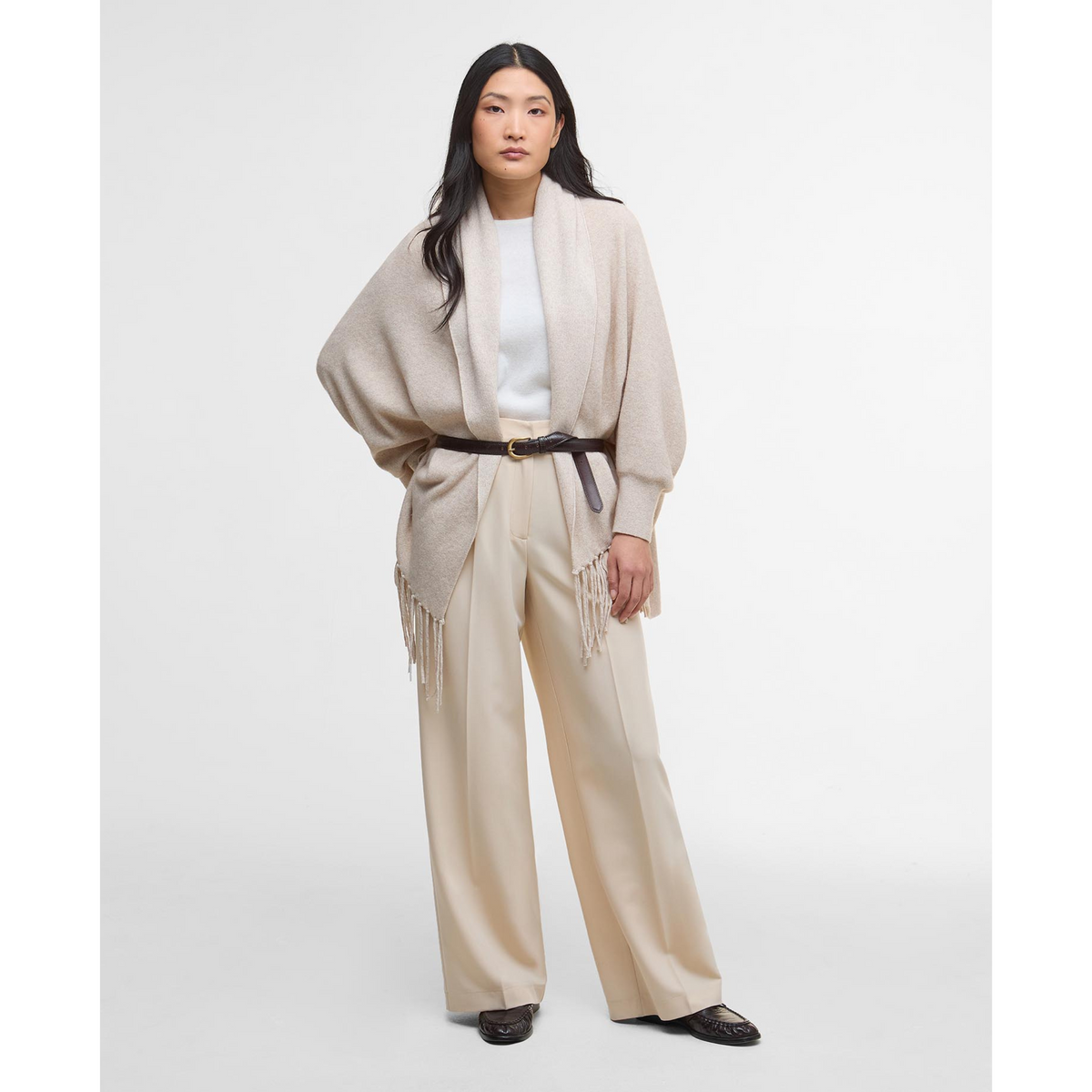 Viitta sopii erinomaisesti niin hameiden kuin housujenkin kanssa. Kuvassa siihen on yhdistetty myös vyö.