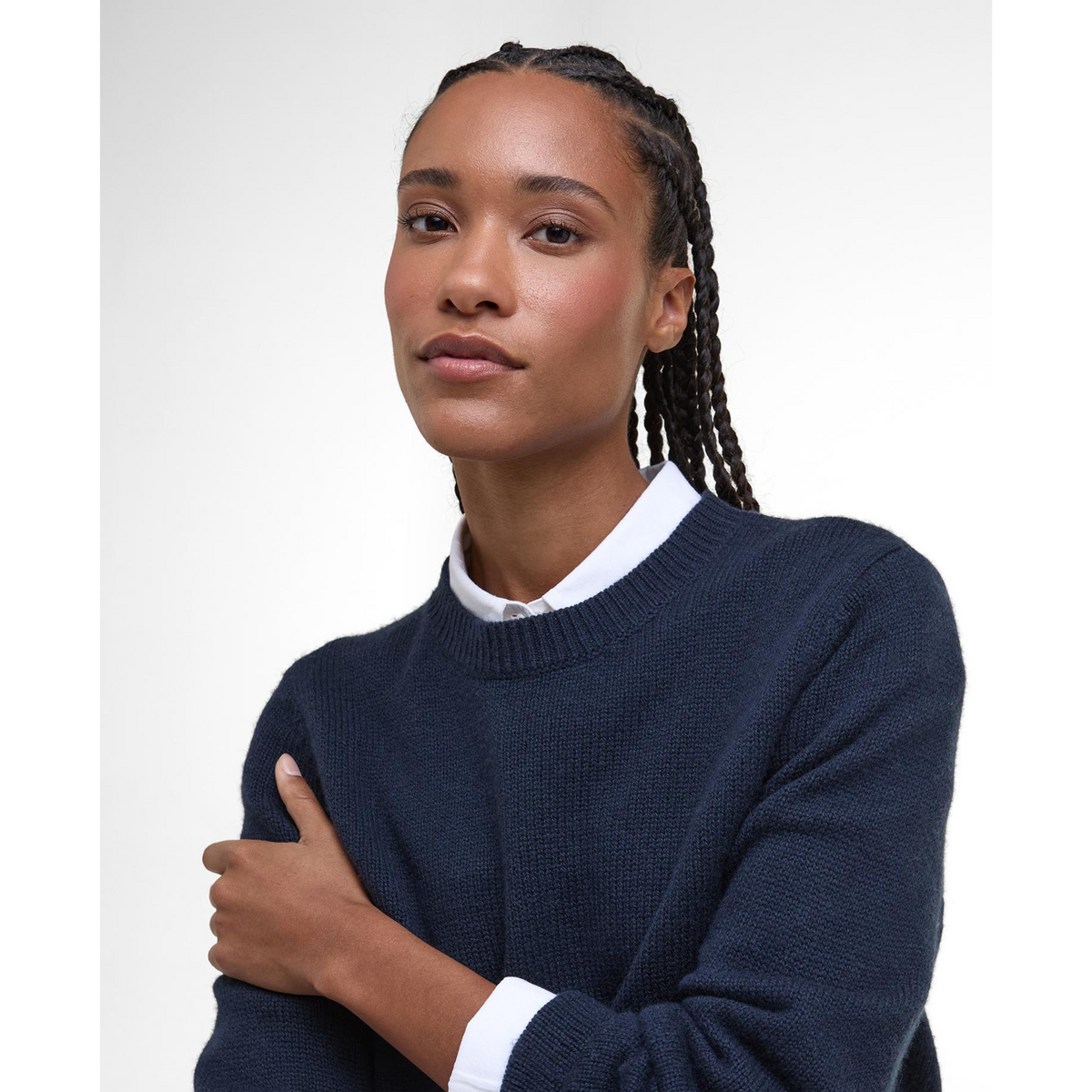 Barbour Woodhouse neulepaita on valmistettu lämpimästä ja pehmeästä kashmirin ja villan sekoitteesta.