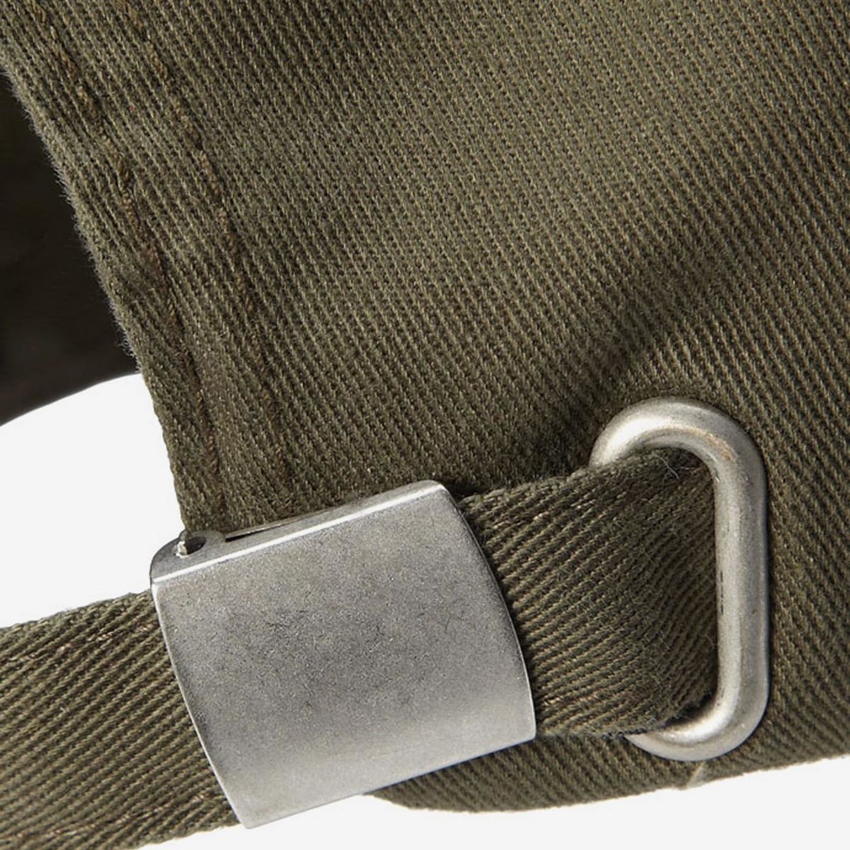 Lippiksen takana on metallinen säätösolki.