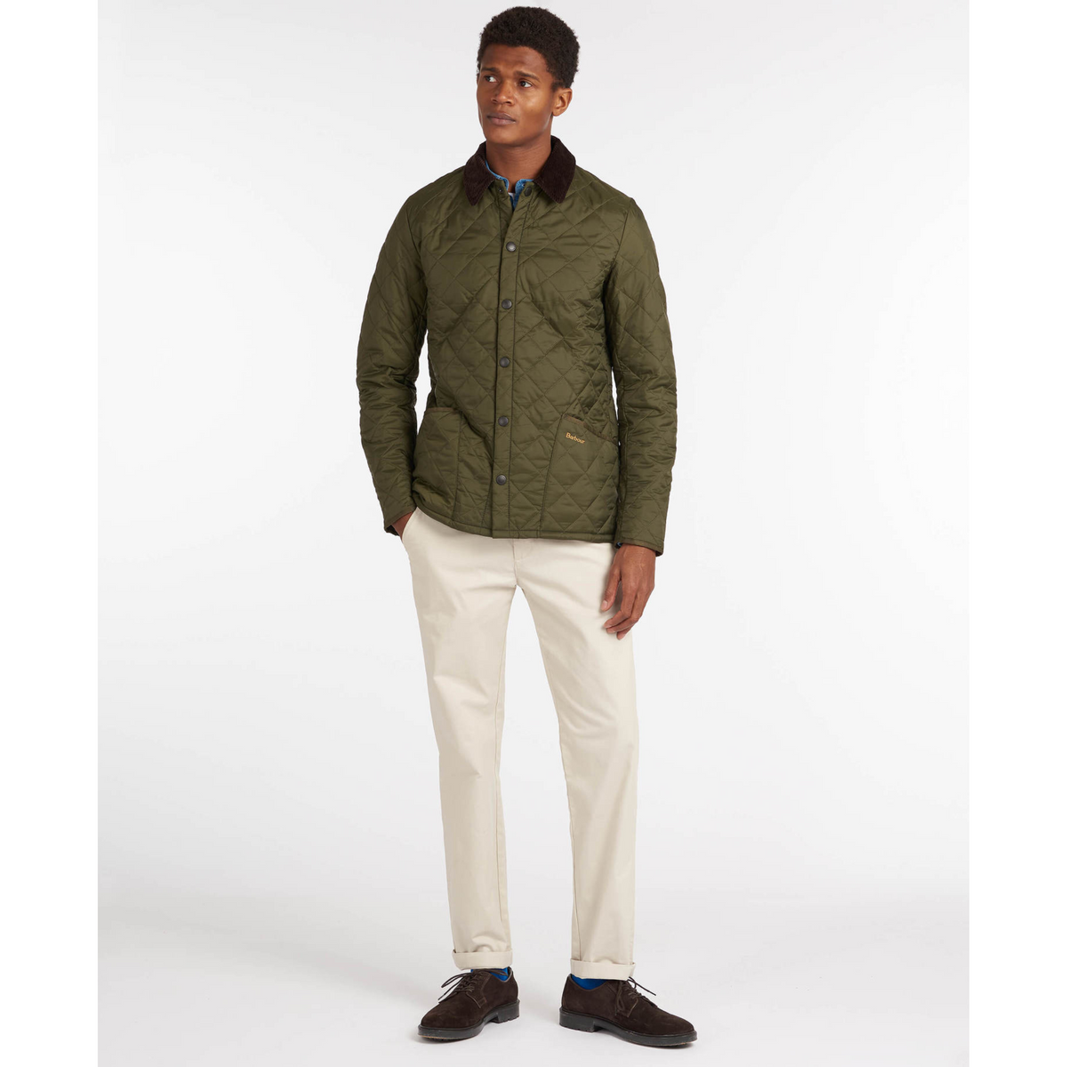 Tikkikankaista takkia elävöittää perinteinen samettikaulus ja edessä olevat kaksi taskua.