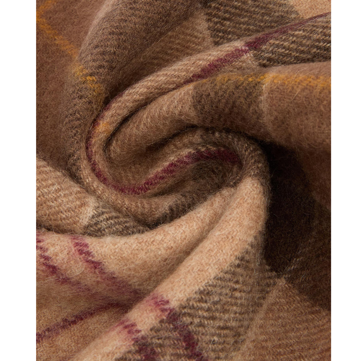 Huivissa on ruskean , keltaisen ja punaisen sävyjä.