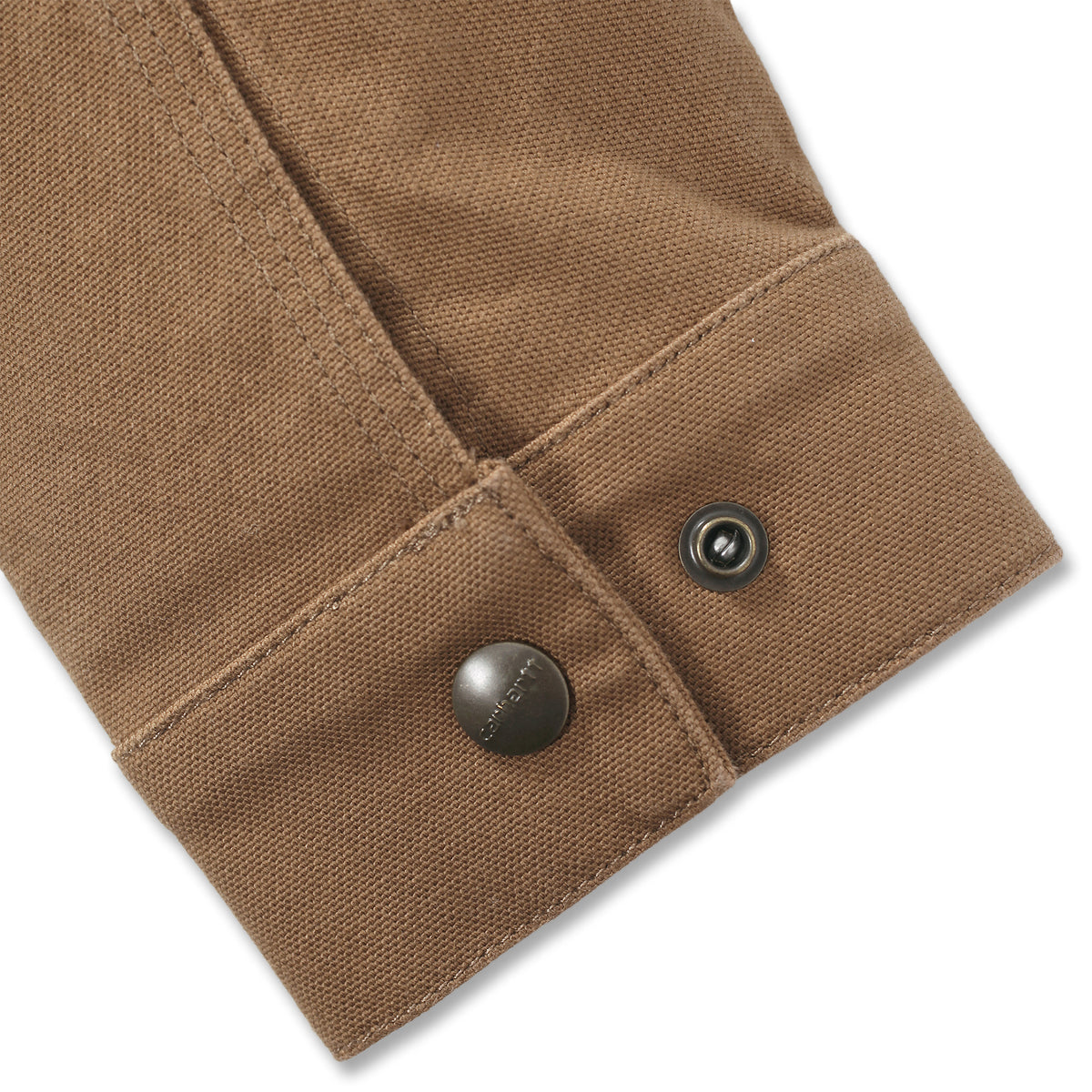 Lähikuvassa Carhartt Berwick Rugged Flex Duck takin hiha. Hihaa saa kiristettyä kireämmälle napilla.
