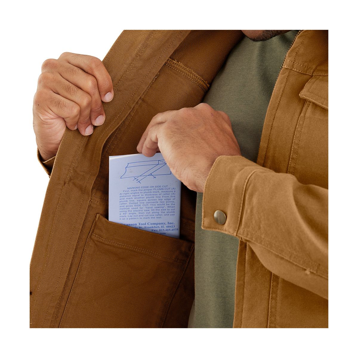Lähikuvassa Carhartt Berwick Rugged Flex Duck Jacket. Takissa on sisällä tasku mihin saa esimerkiksi laitettua pienen vihkon tai vaikka puhelimen.
