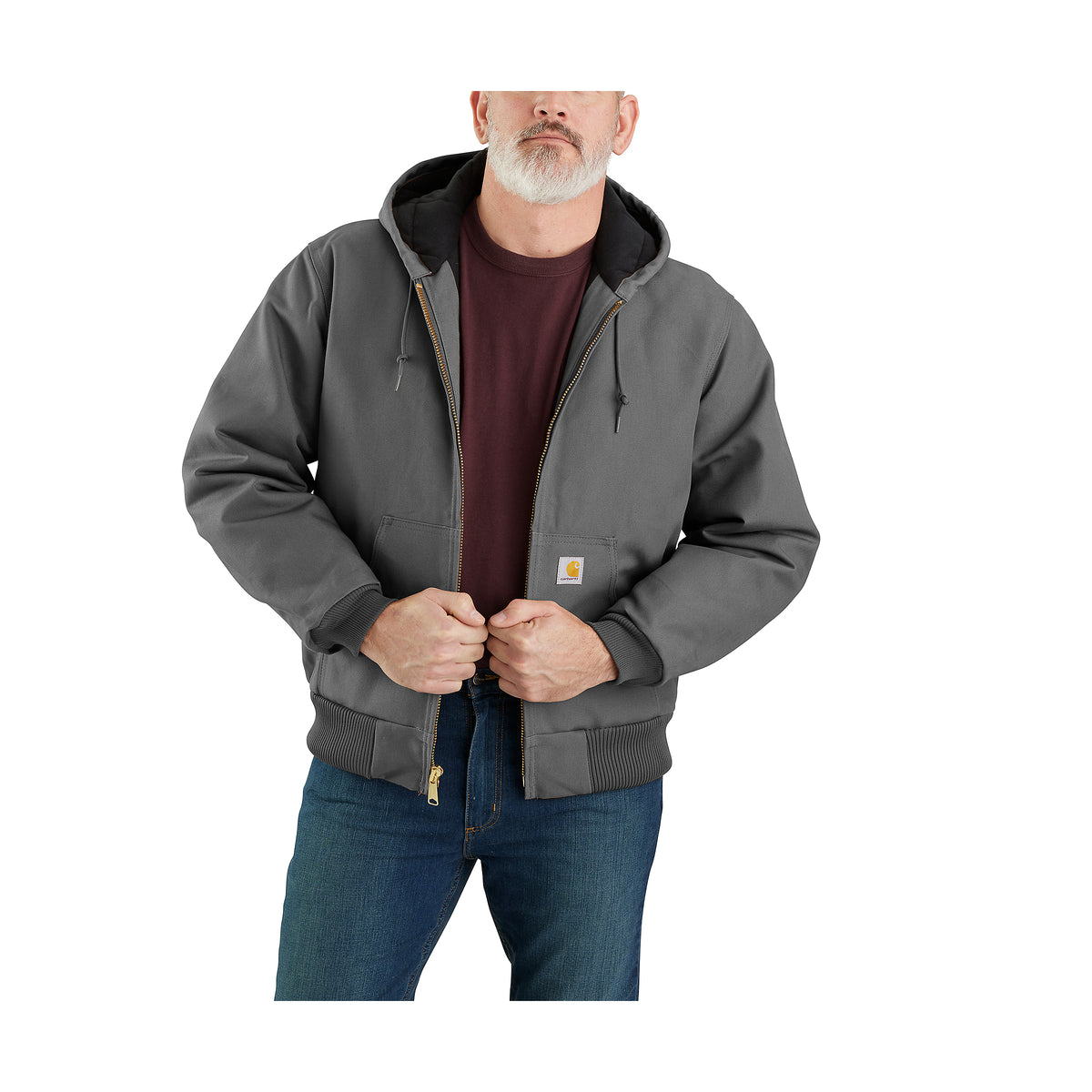 Miehellä on kuvassa päällä Carhartt Icon J140 Active Jacket takki jossa on huppu sekä hupussa kiristystä varten narut. 