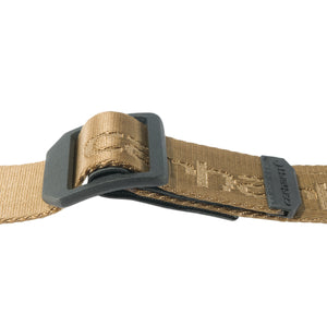Vyöhön on painettu Carhartt logoprintti koko sen pituudelle ja myös soljessa lukee Carhartt.