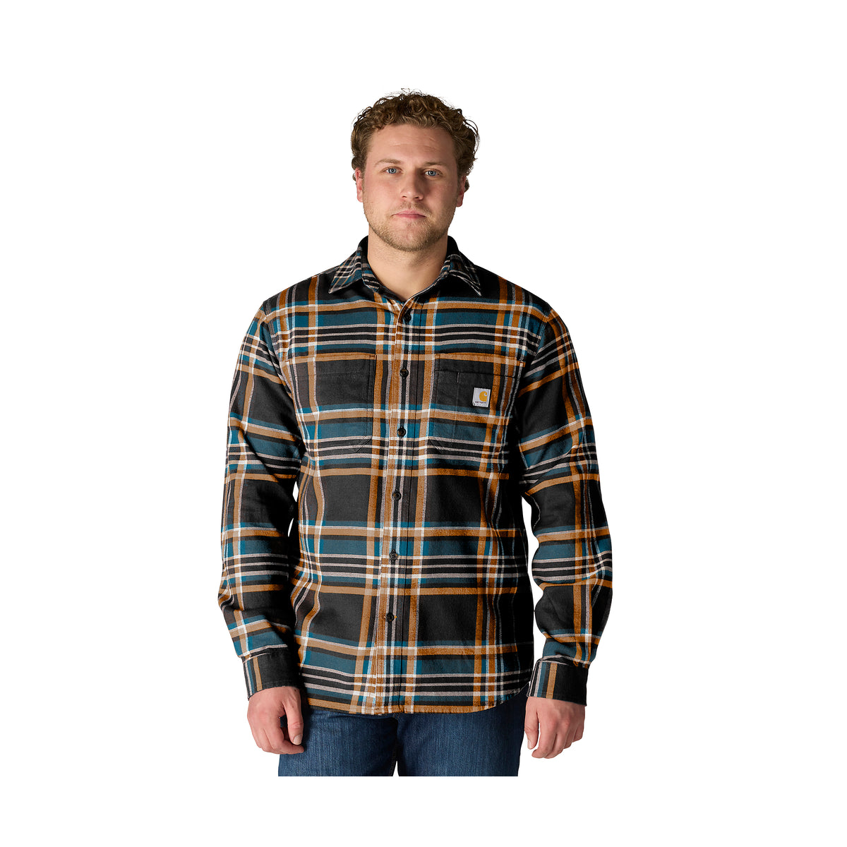 Kuvassa miehellä on musta-vihreä-ruskearuudullinen Carhartt -flanellipaita.