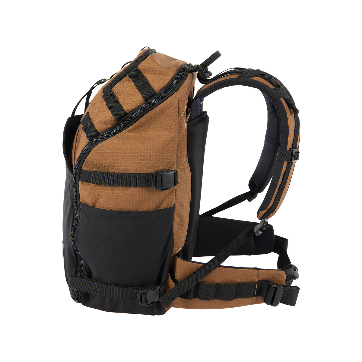 Vaellusrepussa on säädettävä selkäosa ja tukevat kantoremmit.