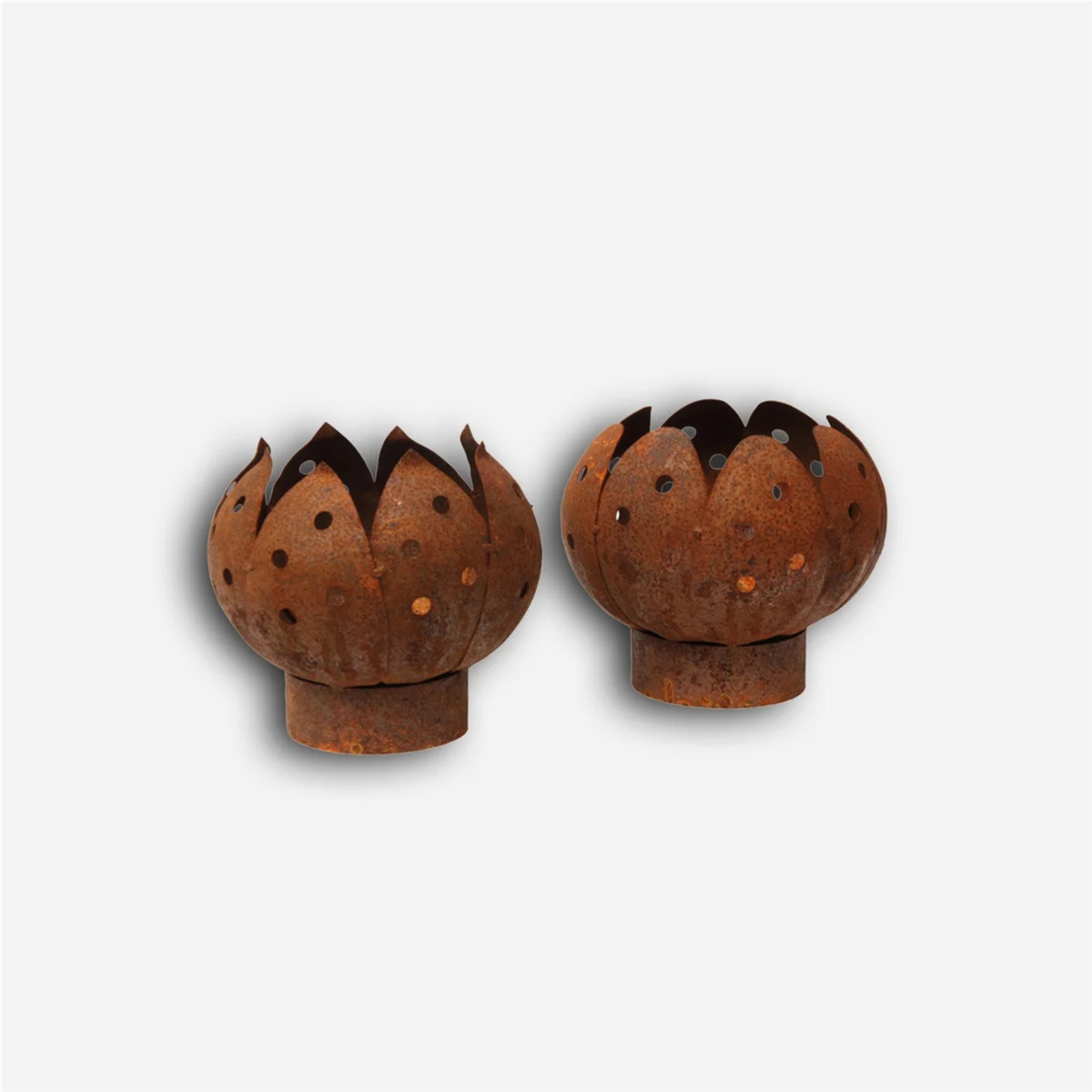 Tulppaanin mallisia ulkotulitelineitä on kahta erilaista mallia.