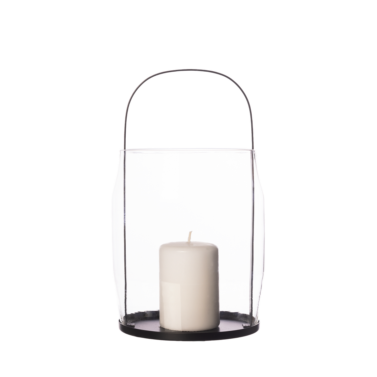 Kuvassa on Ernstin tyylikäs ja yksinkertainen kynttilälyhty joka on valmistettu metallista ja lasista.