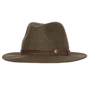 Kuvassa on Salon Lakkitehtaan tummanvihreä Fedora -mallinen vettähylkivä lierihattu.