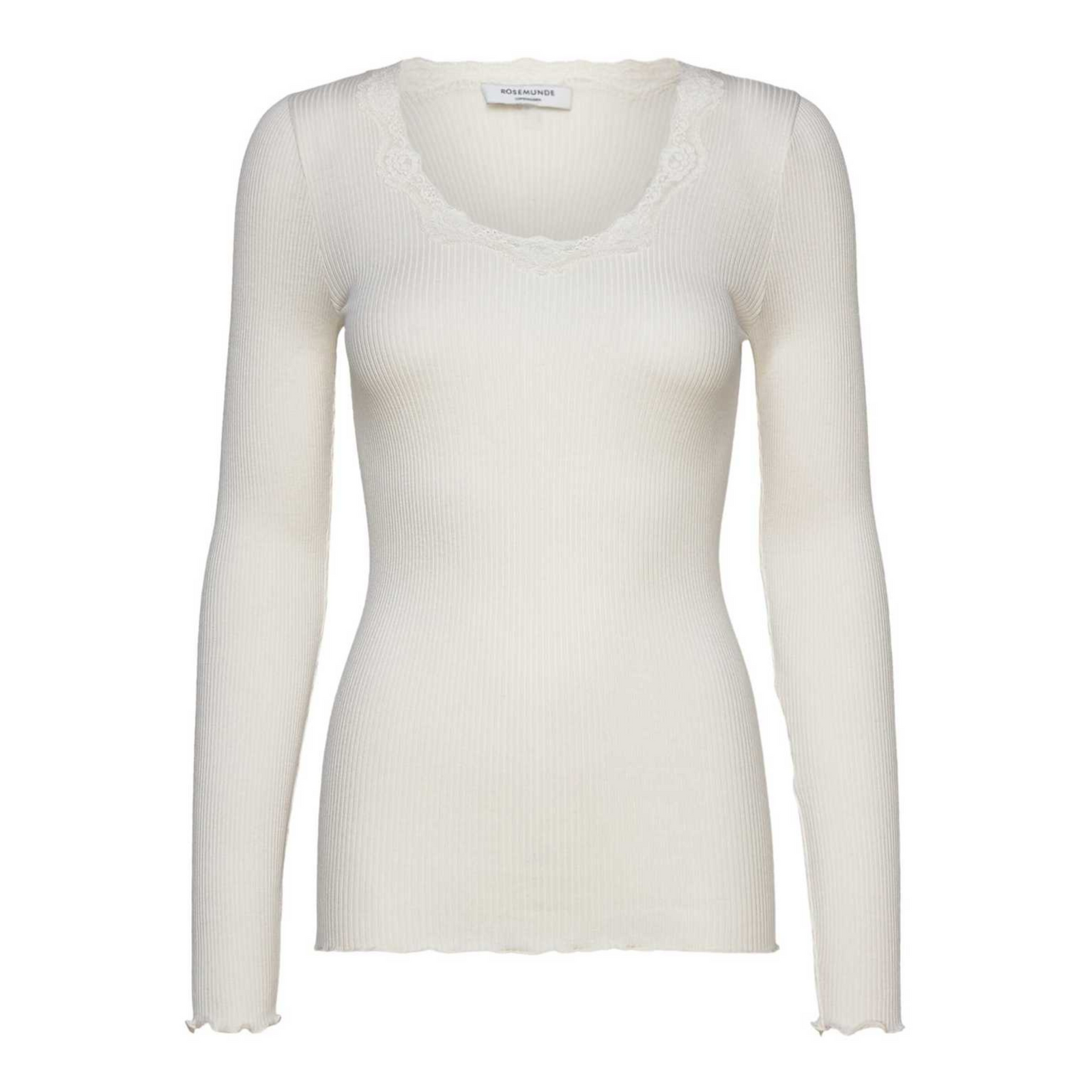 Kuvassa Rosemunde Babette pitkähihainen pitsipaita. Paita on väriltään luonnonvalkoinen. 