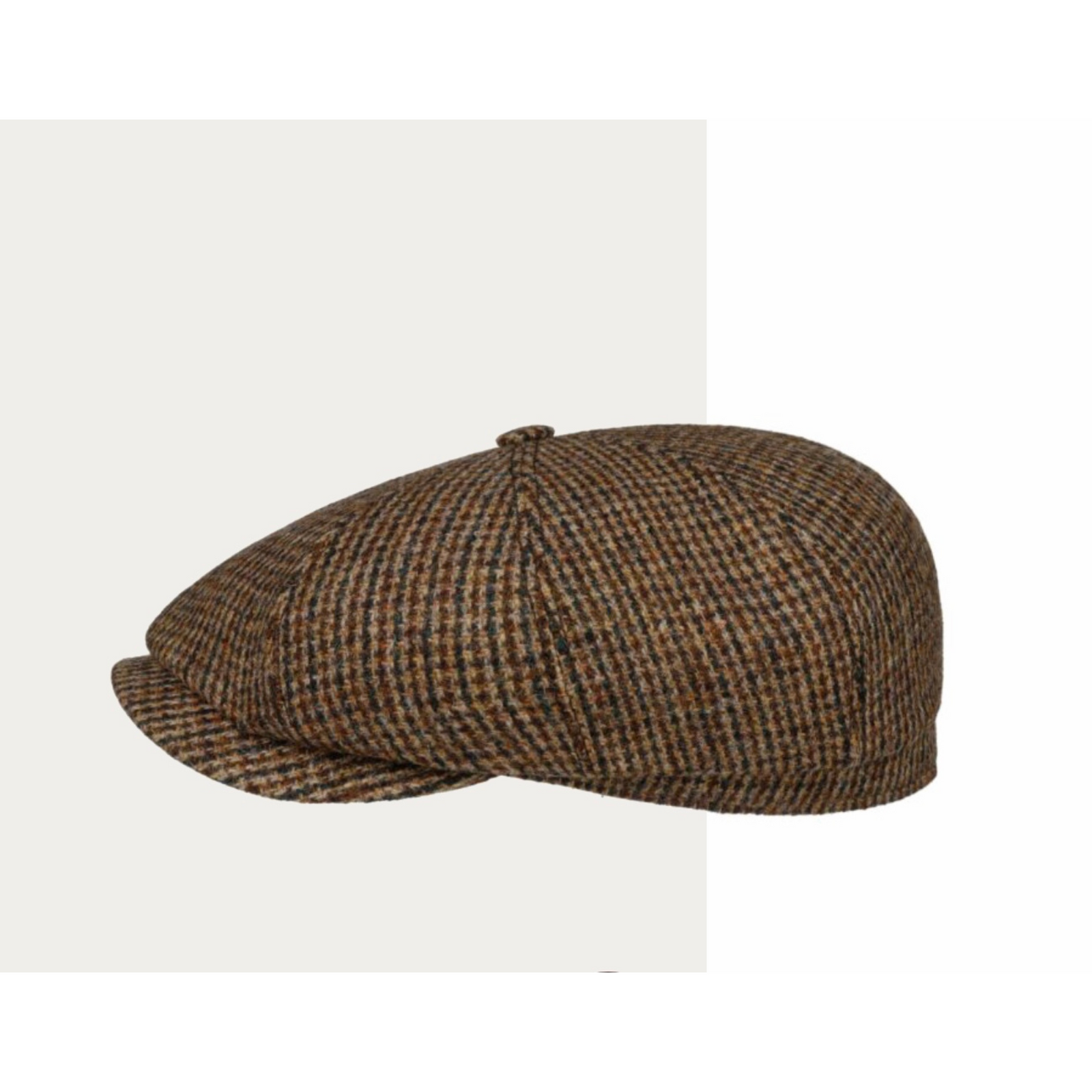 Miniruutukuosisessa Harris Tweed -kankaassa on ruskean, sinisen ja vihertävän eri sävyjä.