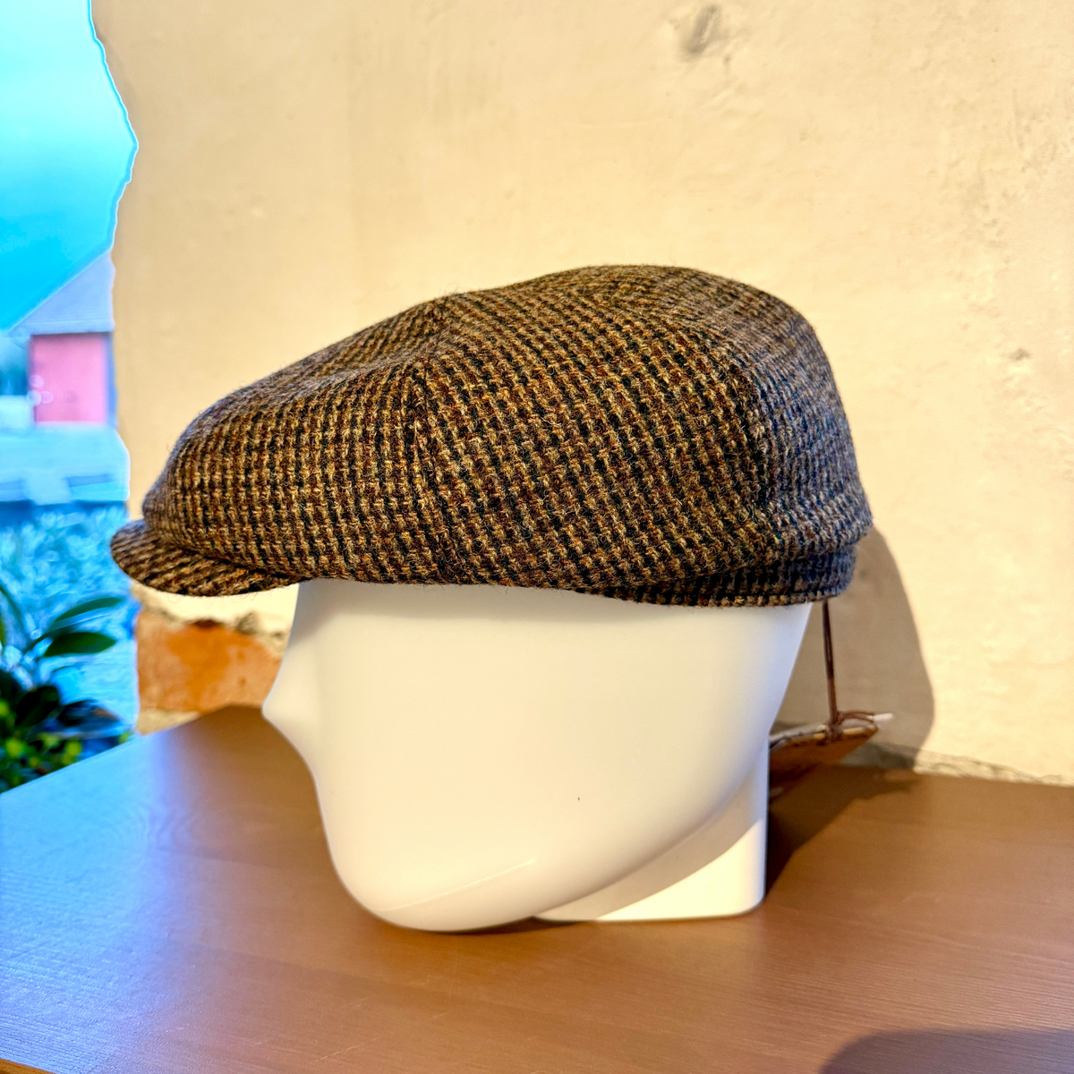 Kuvan hattu sopii monille päänmuodoille.