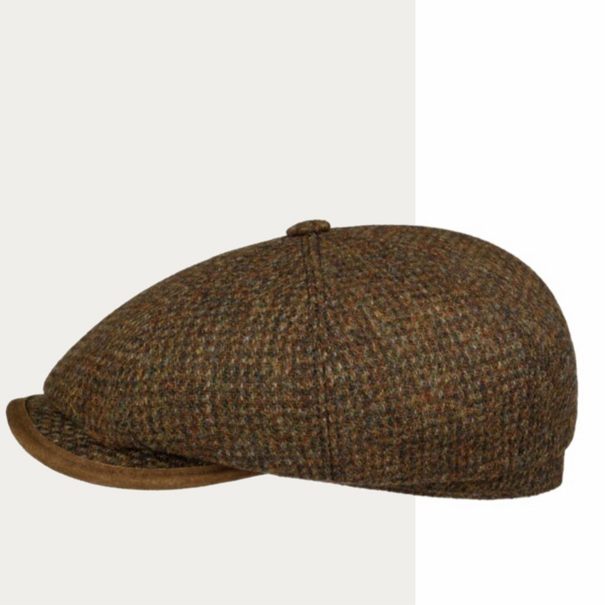 Tämä Stetson -hattu on valmistettu ruskeansävyisestä Harris Tweed -kankaasta.