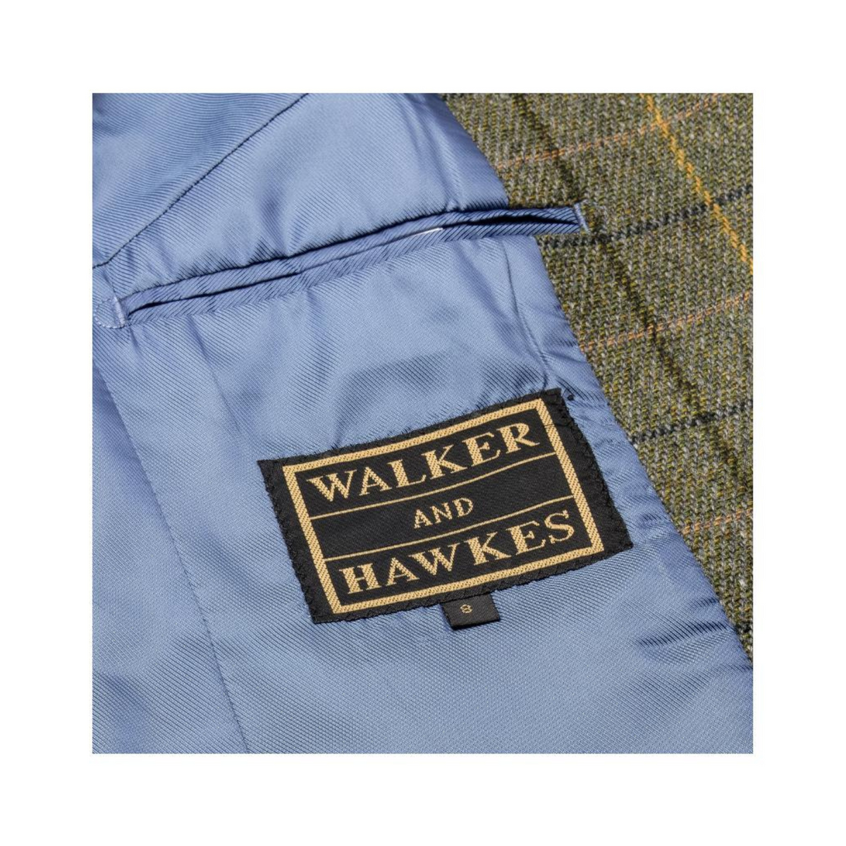 Bleiserin sisävuoreen on ommeltu Walker and Hawkes -logomerkki.