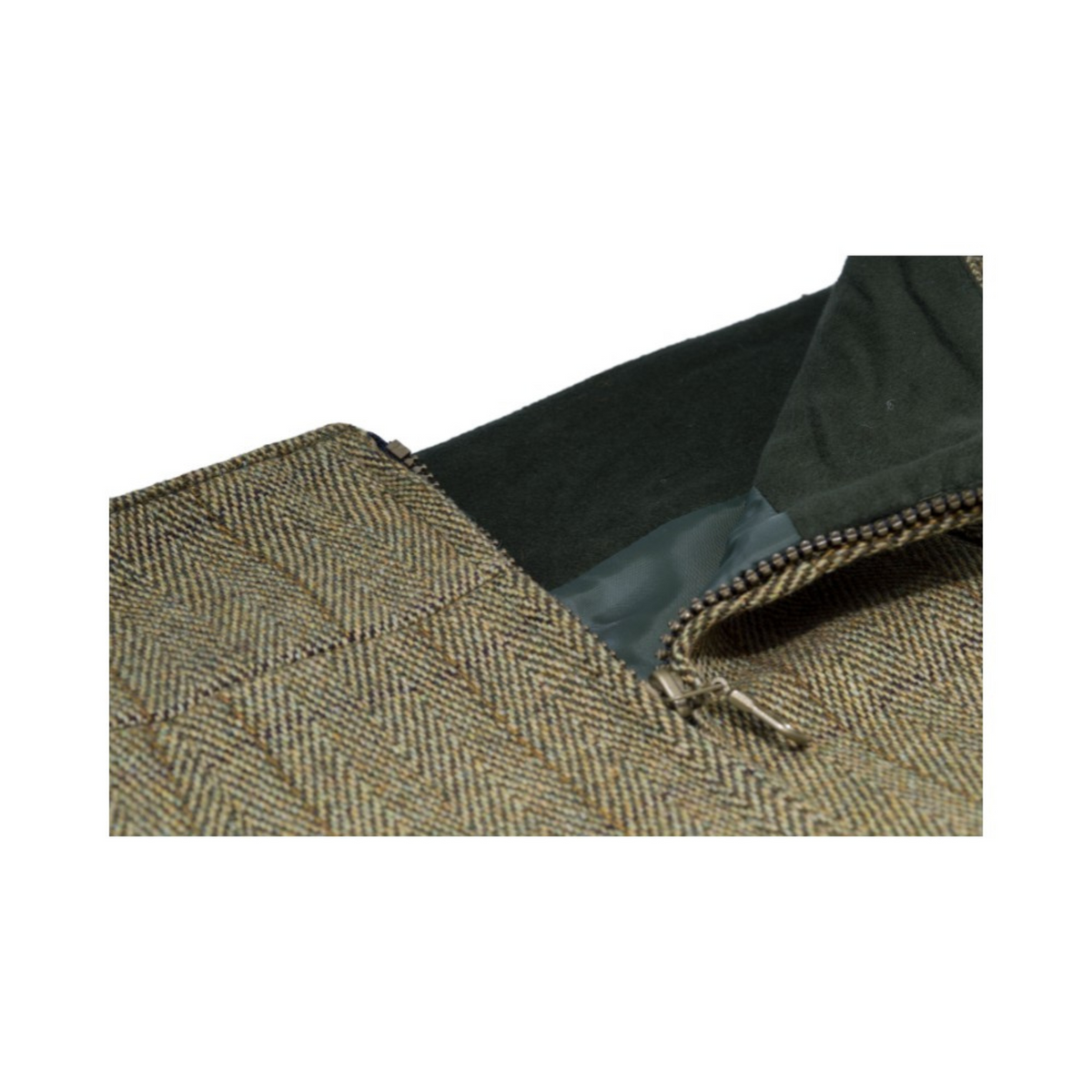 Kuvassa näkyy hameen piilovetoketju sekä tummanvihreä vuorikangas.