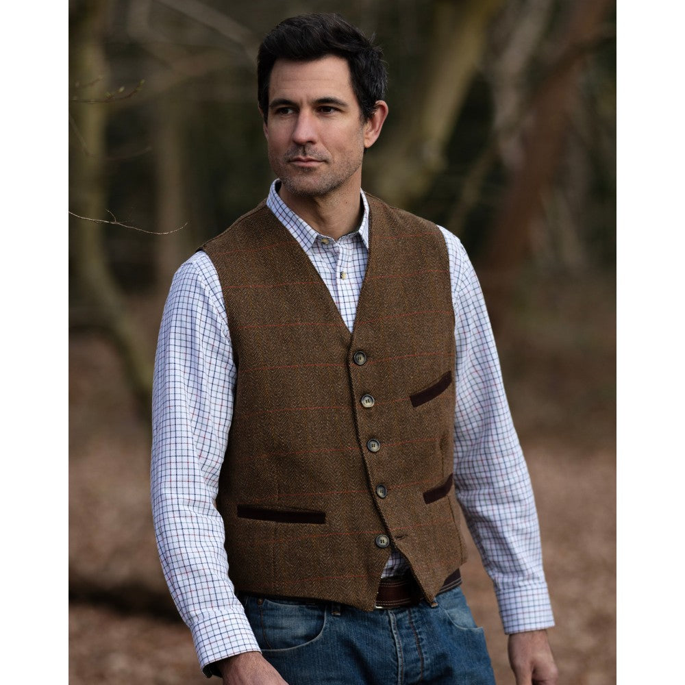 Liivi on teflon -pinnoitettu joten se sopii hyvin metsästys-, hevos- tai koiraharrastukseen ilman pelkoa tahroista ja liasta.