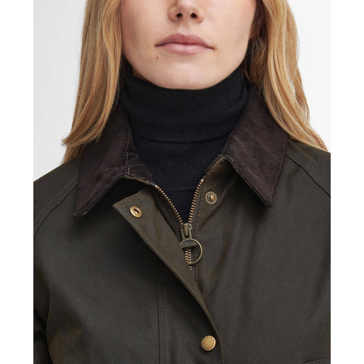 Barbour Acorn Wax Jacket naisten öljykangastakissa on samettikaulus ja tukeva vetoketju.
