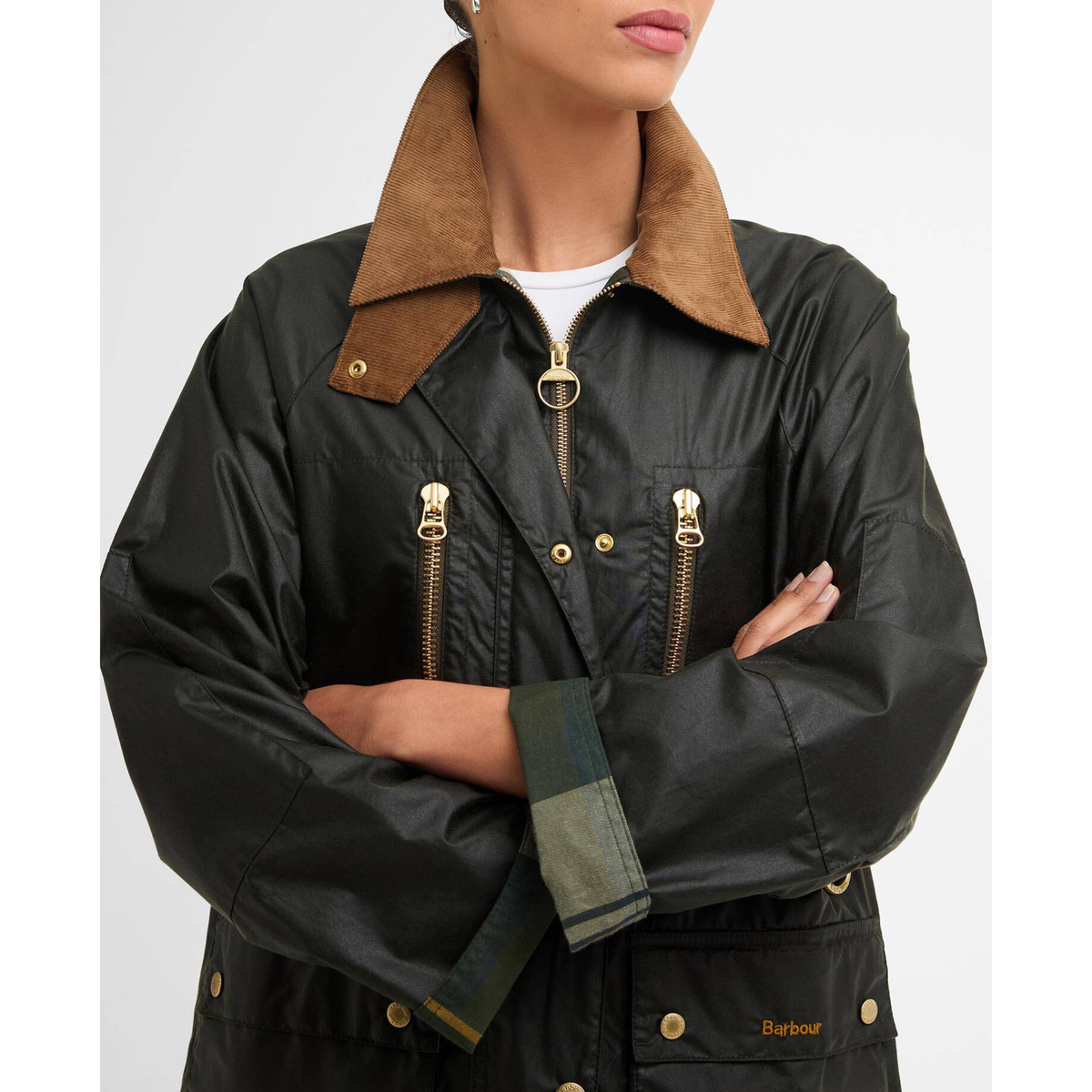 Lähikuva Barbour Argill Wax takin kauluksesta ja näyttävistä vetoketjuista.