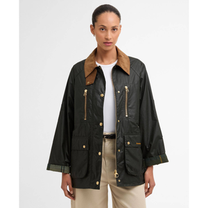 Öljykangastakki sopii vettä ja tuulta hylkivien ominaisuuksiensa ansiosta hyvin Suomen ilmastoon.