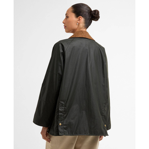 Barbour Argill Wax naisten öljykangastakki takaapäin kuvattuna.