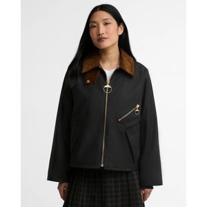 Barbour Arlene Wax Jacket naisten öljykangastakki, navy, edestä kuvattuna malln päällä.