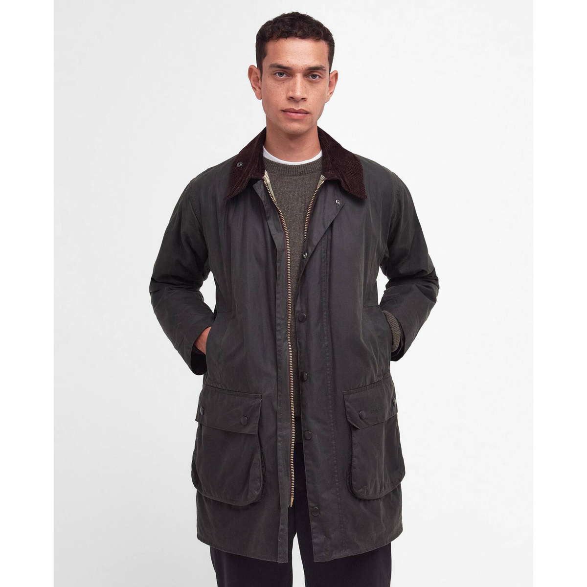 Barbour Border Wax Jacket miesten öljykangastakki mallin päällä edestä kuvattuna.