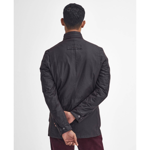 Barbour Corbridge Wax Jacket miesten öljykangastakki takaa päin kuvattuna mallin päällä.