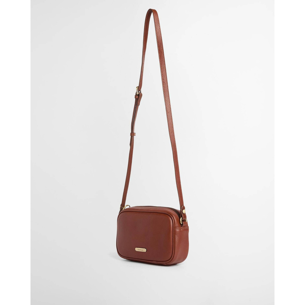 Barbour Daphne Mini Leather Crossbody Bag, ruskea, kuvattuna kun hihna ylhäällä.