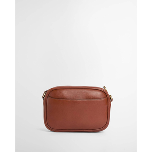 Barbour Daphne Mini Leather Crossbody Bag, ruskea, takaalta kuvattuna.