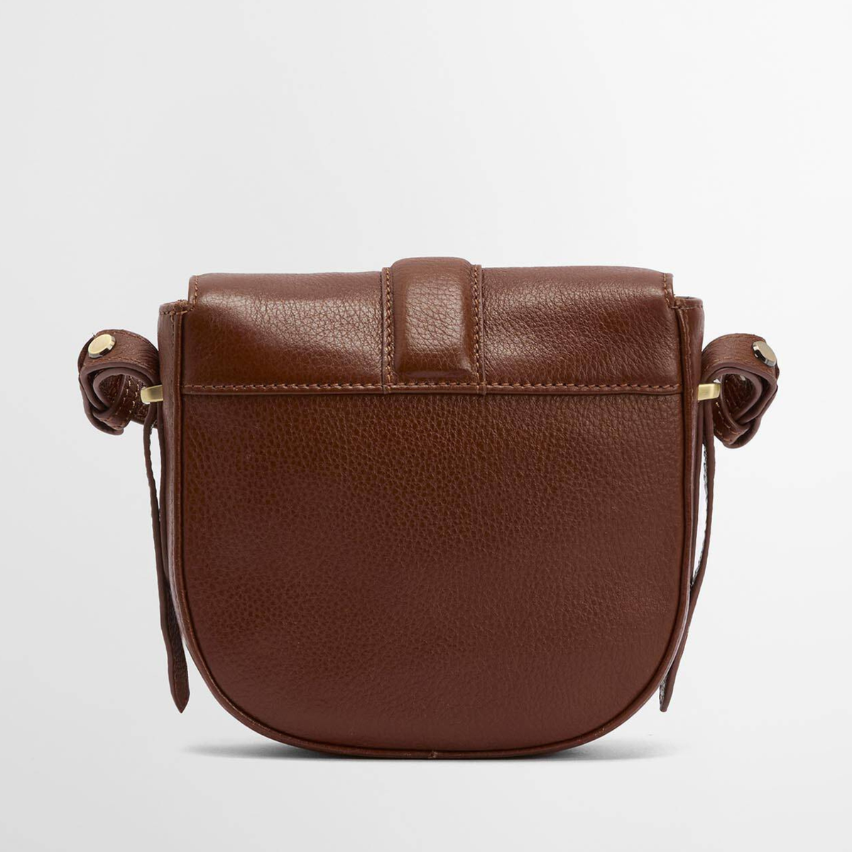 Ruskea Barbour Elm Leather Bag takaapäin kuvattuna.