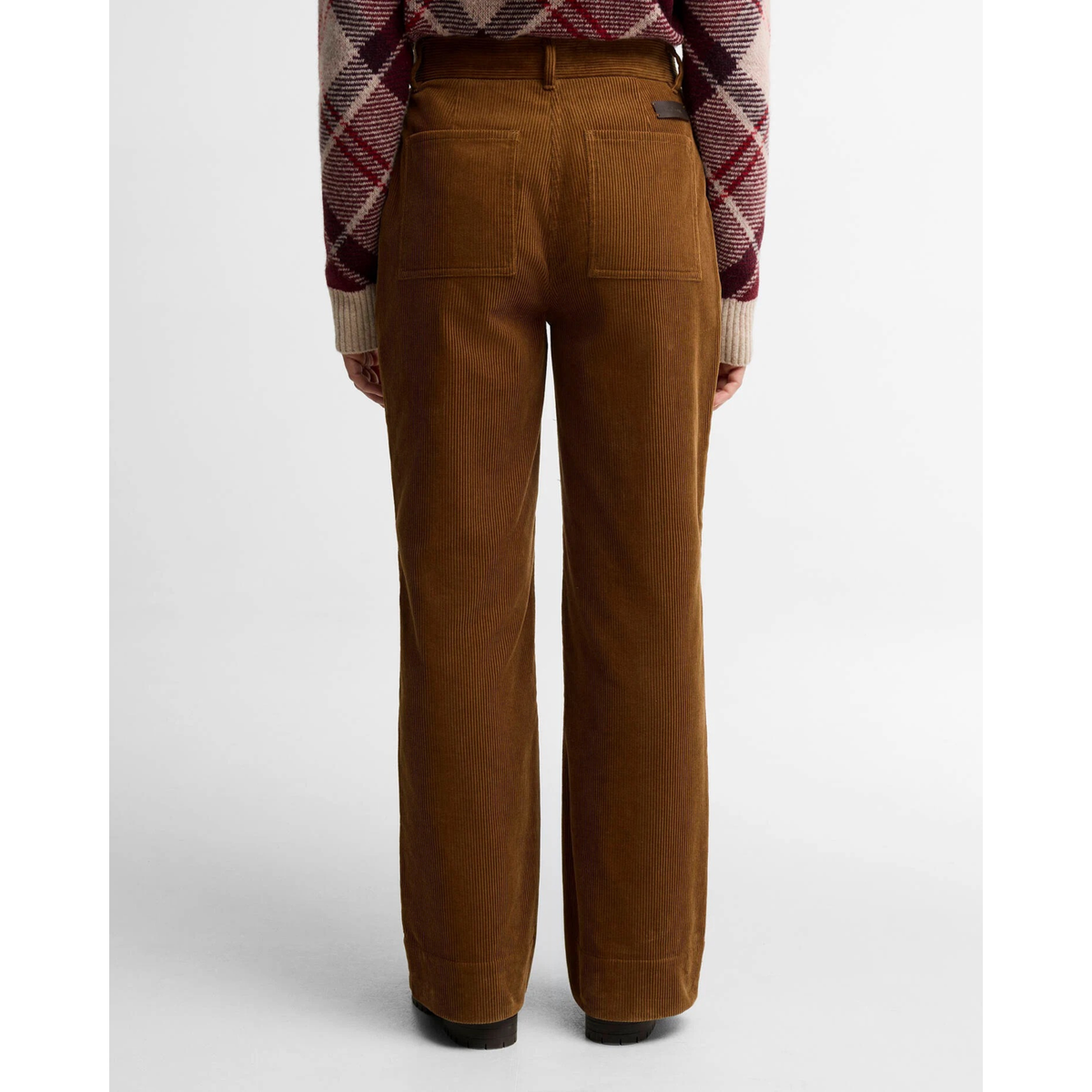 Barbour Emmy Trousers naisten vakosamettihousut, punaruskea, takaa päin kuvattuna.