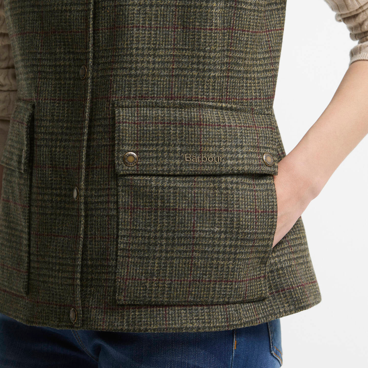 Barbour Joyce Gilet naisten liivi, etutaskusta kuvattuna ja napeista.