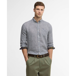 Barbour Linton pellavakauluspaidassa on slim fit -leikkaus ja kauluksessa sekä hihansuissa on tartan-kankainen viimeistely.