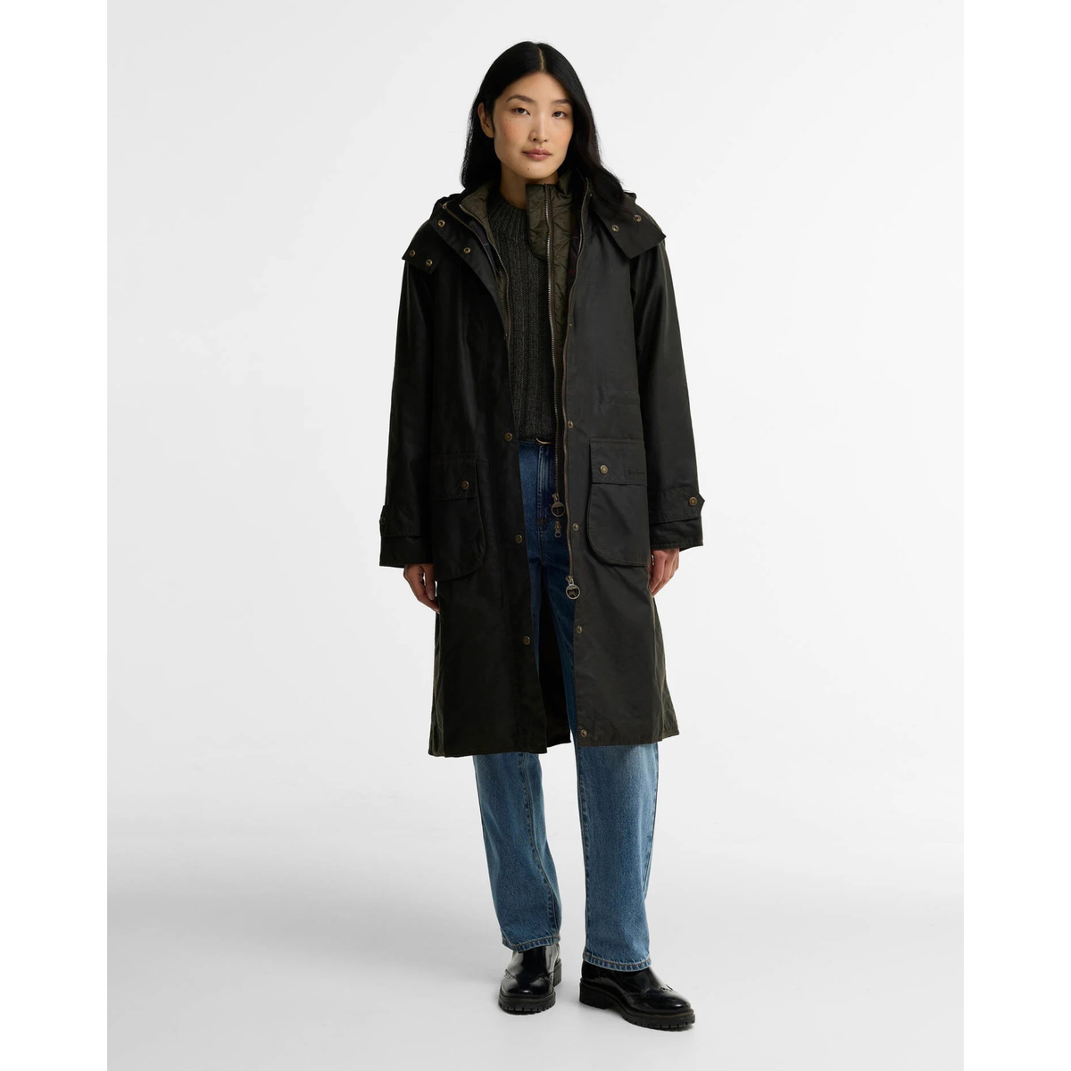 Barbour Long Cannich öljykangastakki, oliivi, edestä kuvattuna.