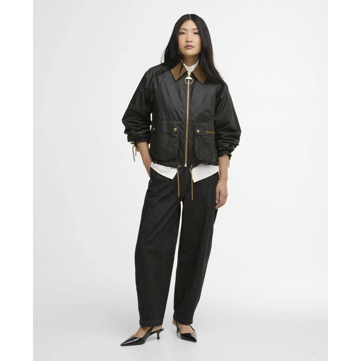 Barbour Marron Wax Jacket naisten öljykangastakki sopii monenlaiseen tyyliin.