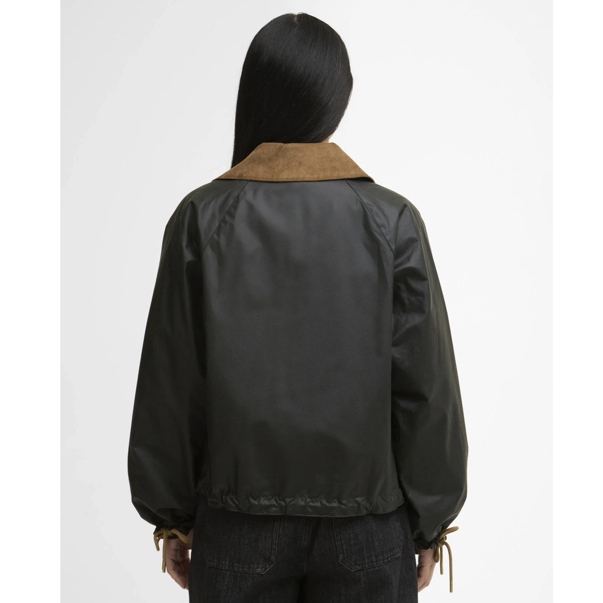 Barbour Marron Wax lyhyt öljykangastakki takaapäin kuvattuna.