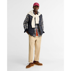 Barbour Northfell miesten ruudullinen kauluspaita, siniruudullinen, liivin ja toisen paidan kanssa