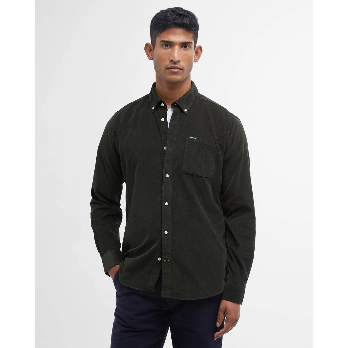 Barbour Ramsey miesten vakosamettipaita, metsänvihreä, Edestä kuvattuna.