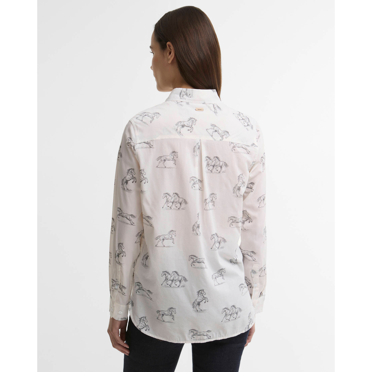 Barbour Safari Shirt, hevoskuviollinen, valkoinen, selästä kuvattuna.