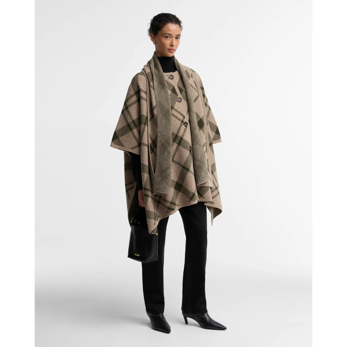 Barbour Vienna Cape neuleviitan voi yhdistää housuihin tai hameeseen.