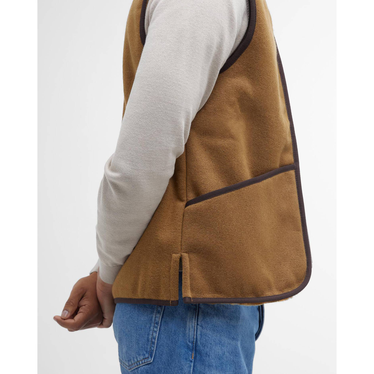 Barbour Warm Pile Zip-In Liner, teddy vuori, Ruskea, Kuvattuna sivusta.