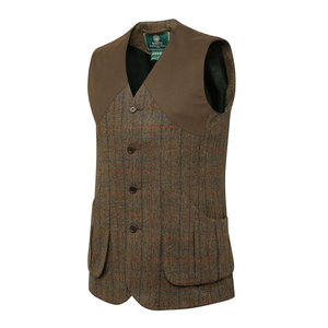 Beretta St James liivi sopii hyvin yhteen saman sarjan bleiserin alle.