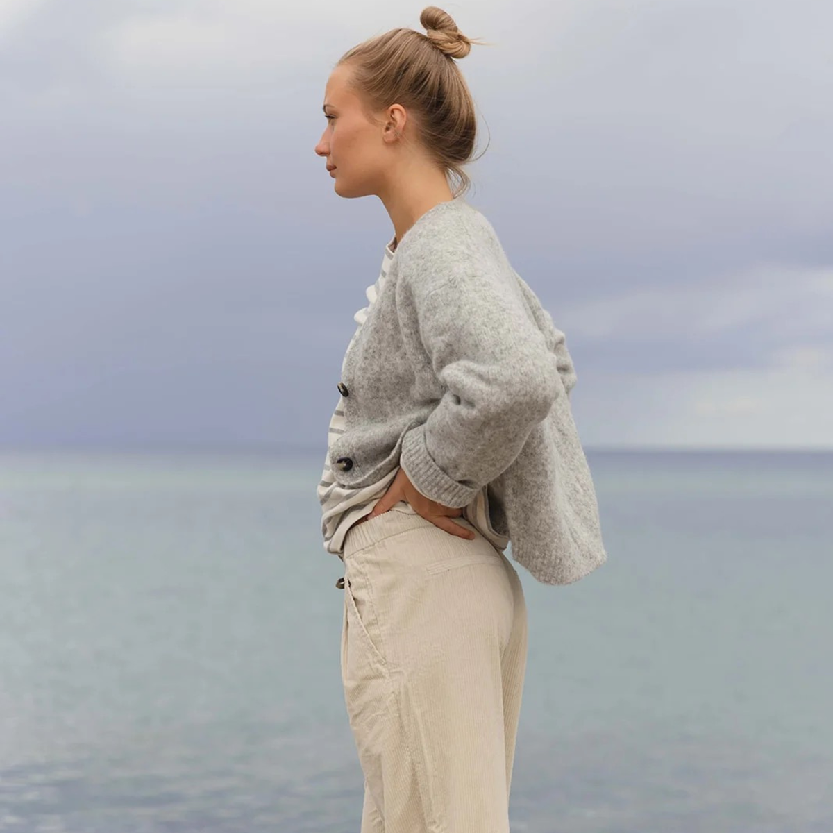 Blue Gillian naisten samettihousu, vaalea beige
