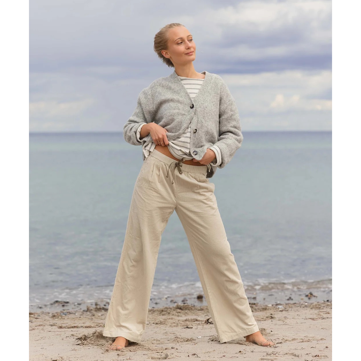 Blue Gillian naisten samettihousu, vaalea beige