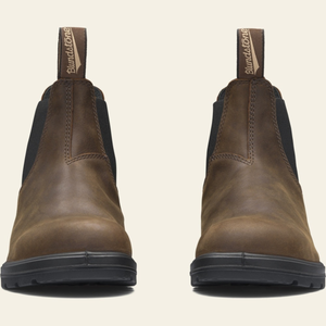 Blundstone 1609 kuvattuna edestä päin.