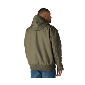 Vihreä Carhartt Active Jacket mallin päällä takaapäin kuvattuna.