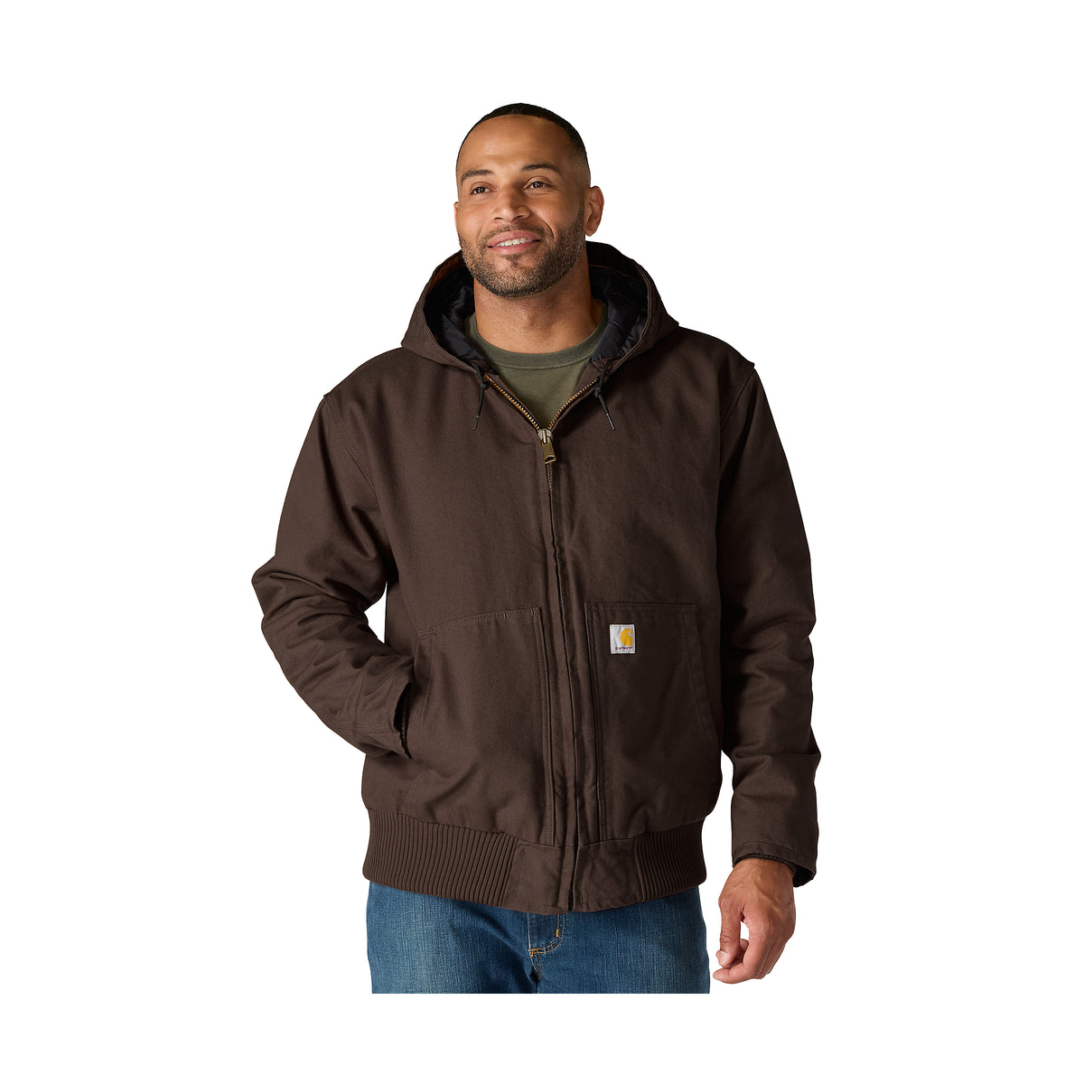 Carhartt Active Jacket tummanruskean värisenä miesmallin pällä.