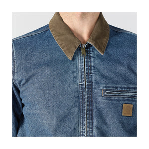 Denim Detroit takissa on samettikaulus.